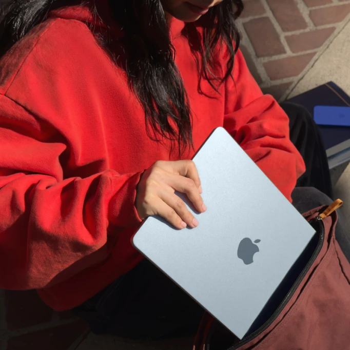 Apple MacBook Air 13" 2025 Silver (MW0W3) (M4, 10C CPU/8C GPU, 16 ГБ, 256 ГБ SSD)