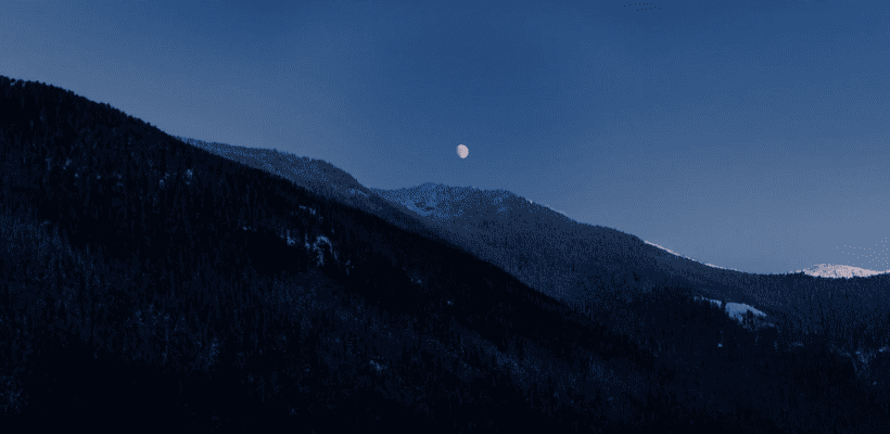 Pitaka-Ultra-Slim-Case-Over-The-Horizon-KI1704OPM-01